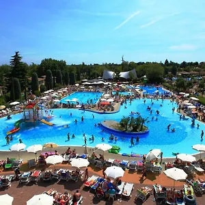 Happy Camp Mobile Homes In Bella Italia Camping Peschiera del Garda